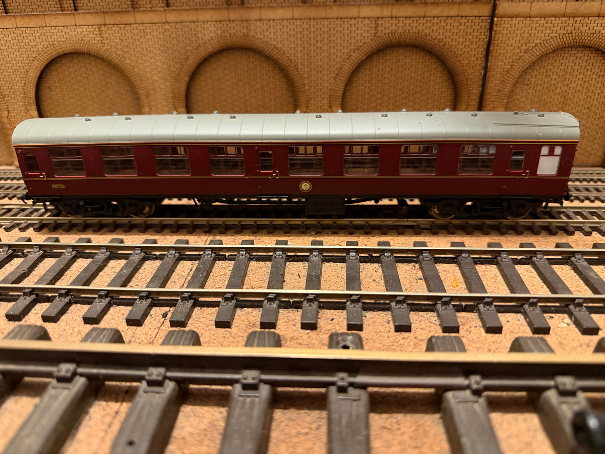 Hornby Harry Potter R4934A (OO) Ex British Railways MK1 Corridor Composite No.99721 in Hogwarts Railways Livery 