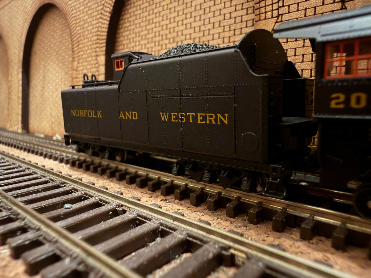 Life-Like Trains 7577 (N Scale) United States Railroad Administration 2-8-8-2 / Norfolk & Western Railroad Y2 No.2016 in N&W Black. 