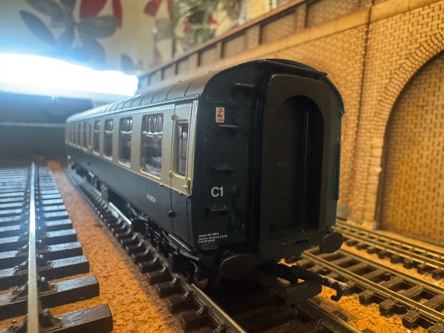 Hornby R4775 (OO) British Railways MK1 Second Open No.W4804 in British Rail Blue Grey.