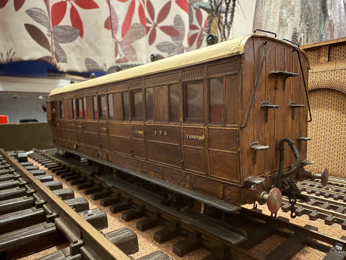 Manufacturer Unknown (O) Midland & Great Northern Joint Railway, Six Wheel Brake Third No.178 in Work Worn M&GN Teak