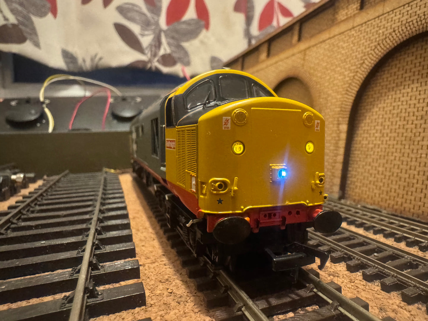 Bachmann 32-387 (OO) British Railways Class 37/5 No.37506 in British Rail, Railfreight Red Stripe Livery and Thornaby Depot Decal. DCC Ready 