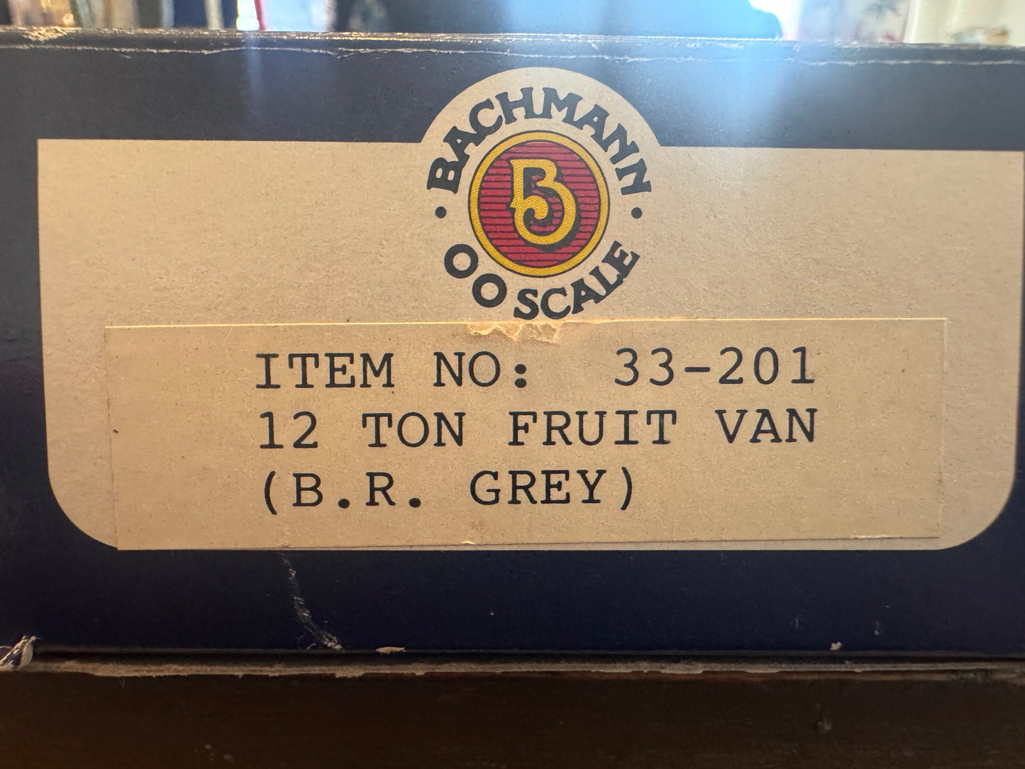 Bachmann 32-201 (OO) British Railways Western Region, Ventilated Fruit Van W.134195 in BR Bauxite.