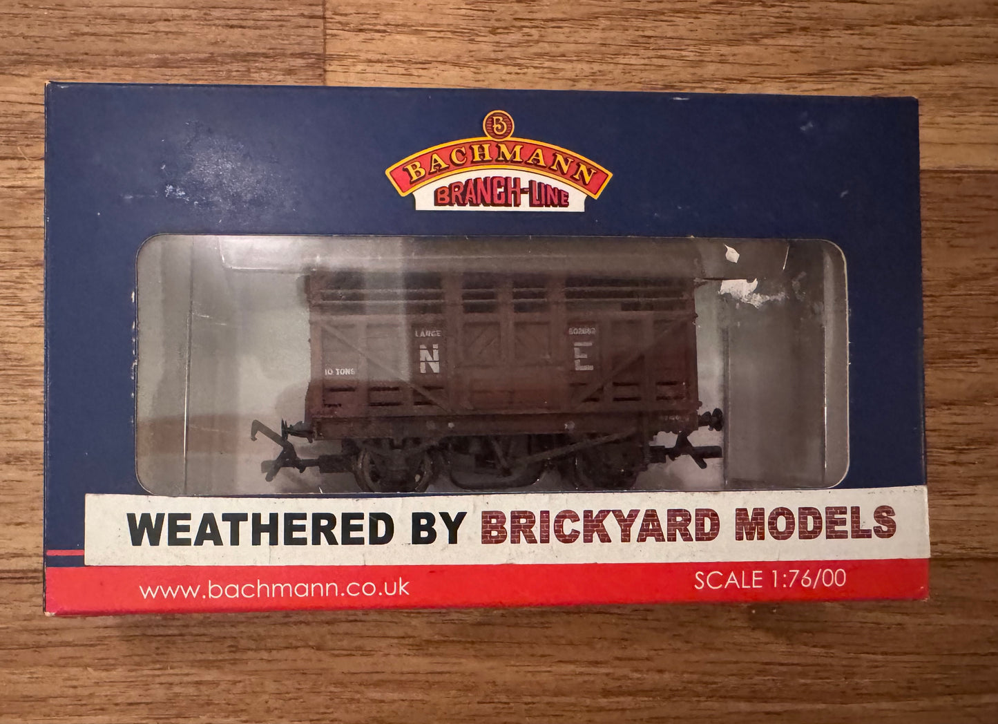Bachmann 37-607A (OO) London North Eastern Railway 12T Cattle Wagon No.502682 in weathered NE Brown. 