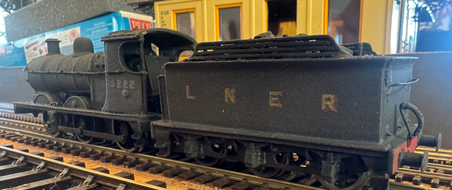 Tri-Ang / BEC Kit (OO) Ex GCR J11/1 ‘Pom Pom’ No.5222 in Weathered London North Eastern Railway Unlined Black