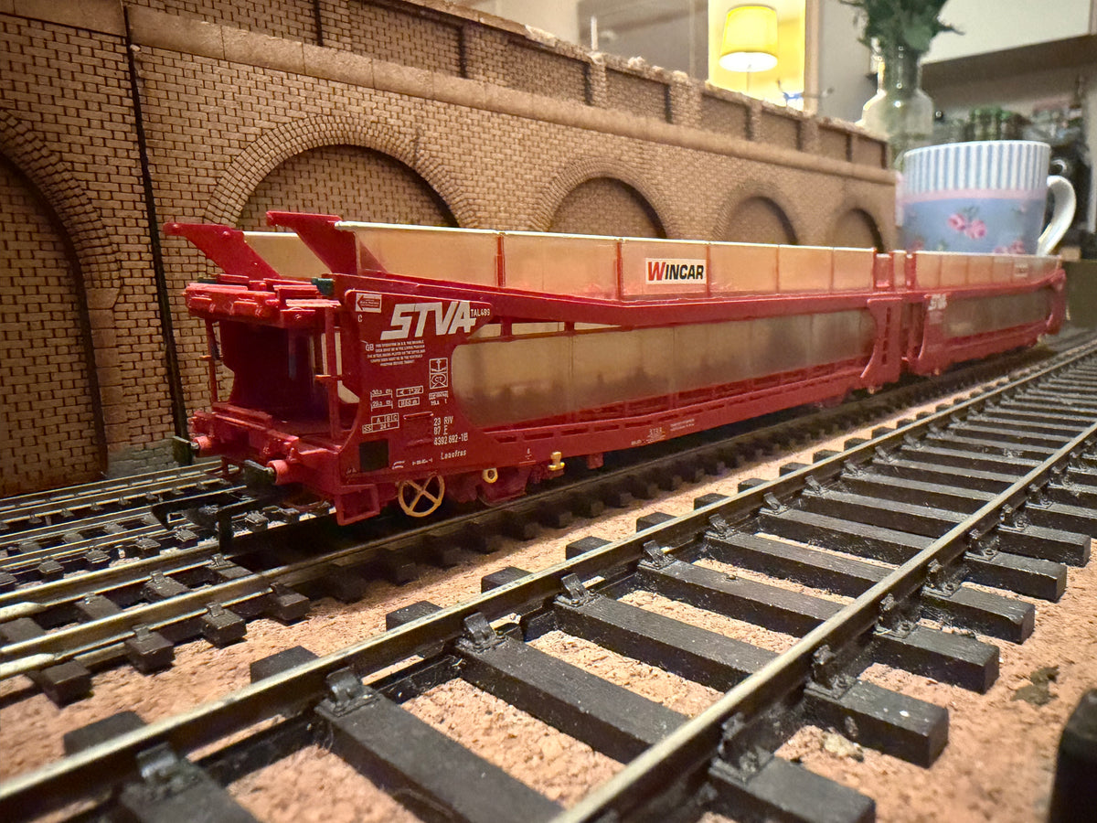 Bachmann 38-250 (OO) Ex British Rail, IPA Twin set, Double Deck Car Transporter Wagons in STVA Red 