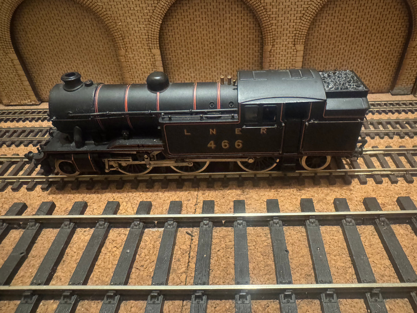 Bachmann 31-603 (OO) London North Eastern Railway V1 No.466 in Pre-war Lined LNER Black