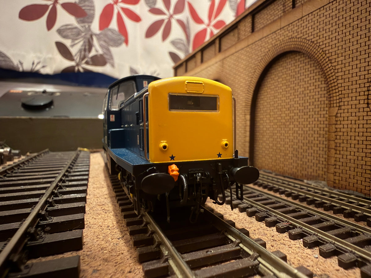 Heljan 17021 (OO) British Railways, Clayton Type 1 [Class 17] No.D8529 in British Rail Blue. DCC Ready 