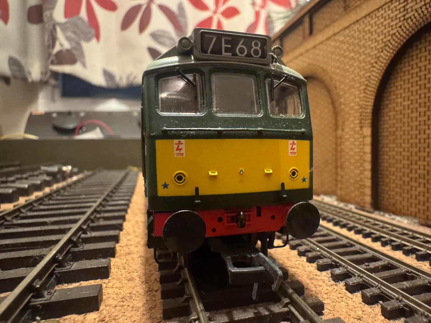 Bachmann 32-411 (OO) British Railways, Sulzer Type 2 [Class 25/2] No.D5233 in BR Two Tone Green. DCC Fitted 