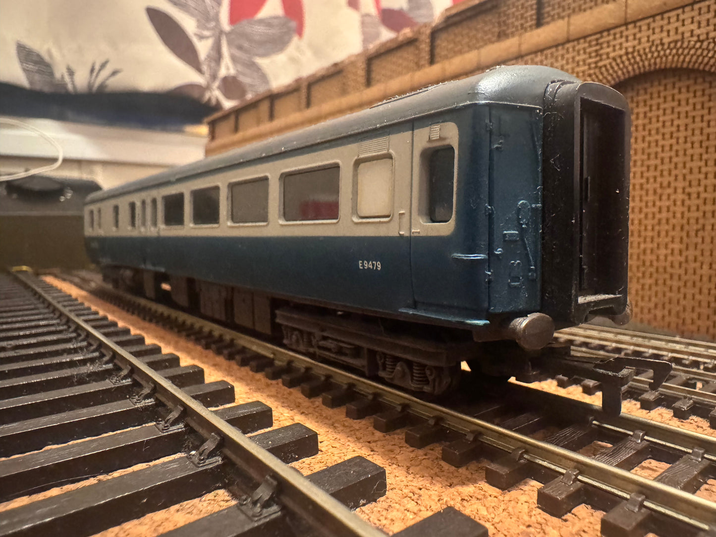 Airfix 54200 (OO) British Rail MK2D Brake Second Open No.E9479 in British Rail Blue Grey 