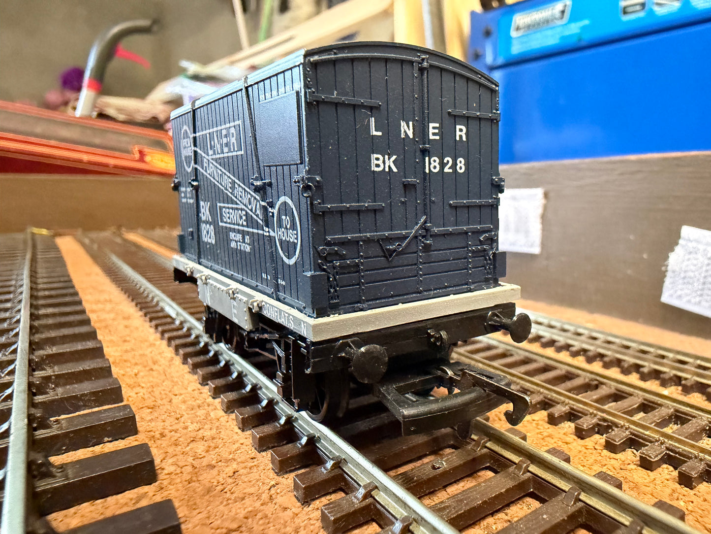Dapol B121 (OO) London North Eastern Railway Conflat Wagon No.240748 and Container No.BK1828 