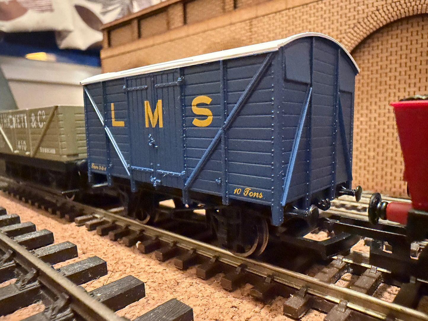 Hornby R1224 (OO) Urban Rambler, starter set. 