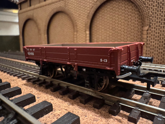 Rapido 928007 (OO) Ex SECR Two Plank Open Ballast Wagon No.62466 in Southern Railway post 1936 Red Oxide. 