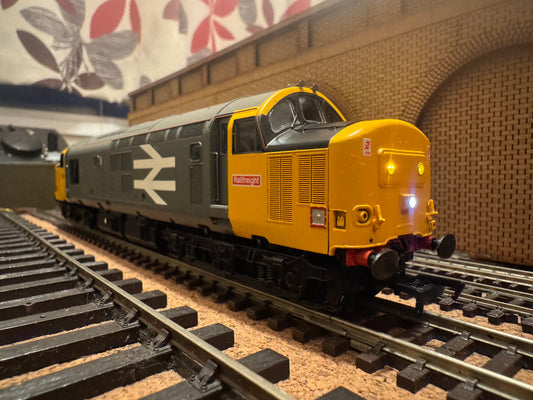 Bachmann 32-376DS (OO) British Railways Class 37/5 No.37693 in British Rail Railfreight Livery. DCC Sound Fitted