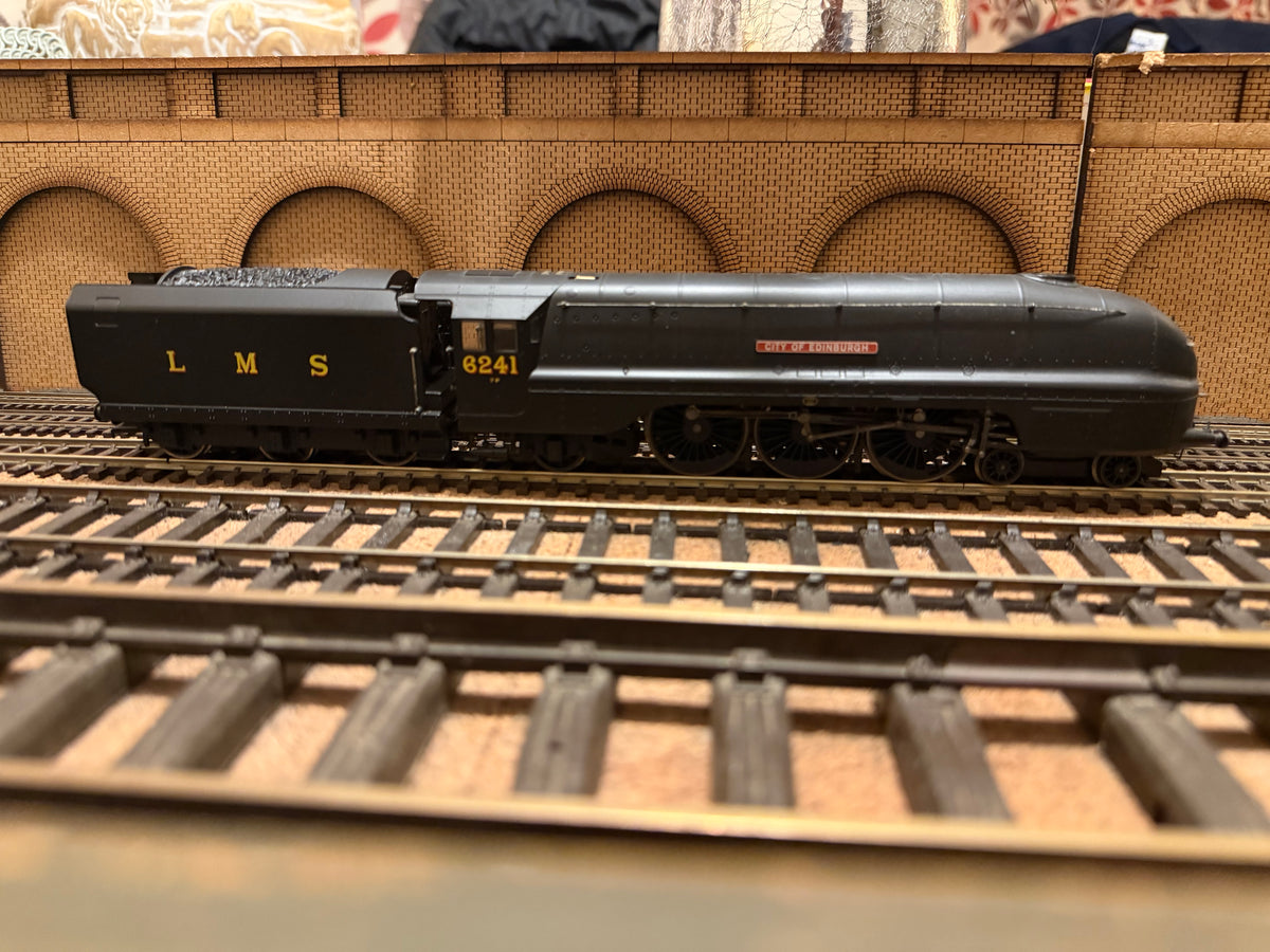 Hornby R2270 (OO) London Midland & Scottish Railway, 7P Streamlined ‘Princess Coronation’ No.6241 “City of Edinburgh” in LMS Wartime Black. DCC Ready 