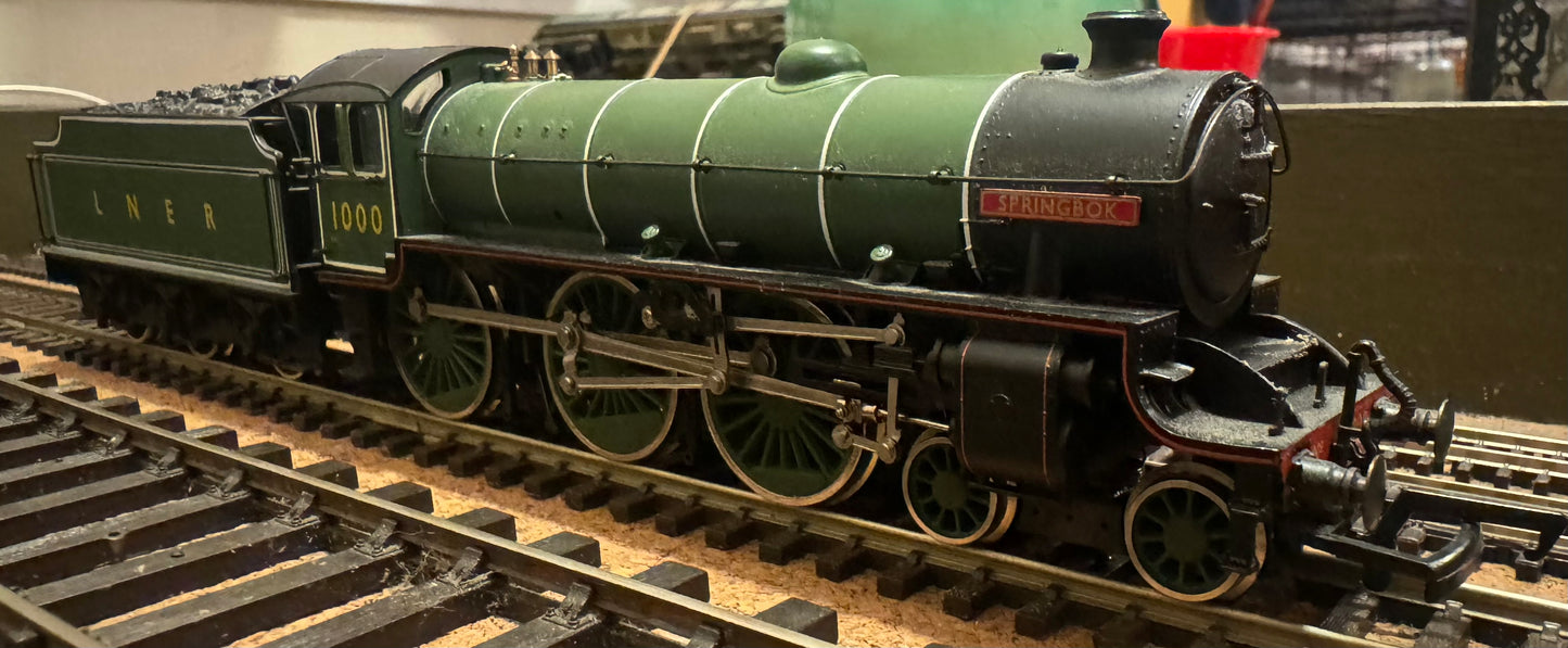 Replica Railways / Bachmann (OO) London North Eastern Railways Class B1, No.1000 “Springbok” In LNER Apple Green (Stratford Depot)