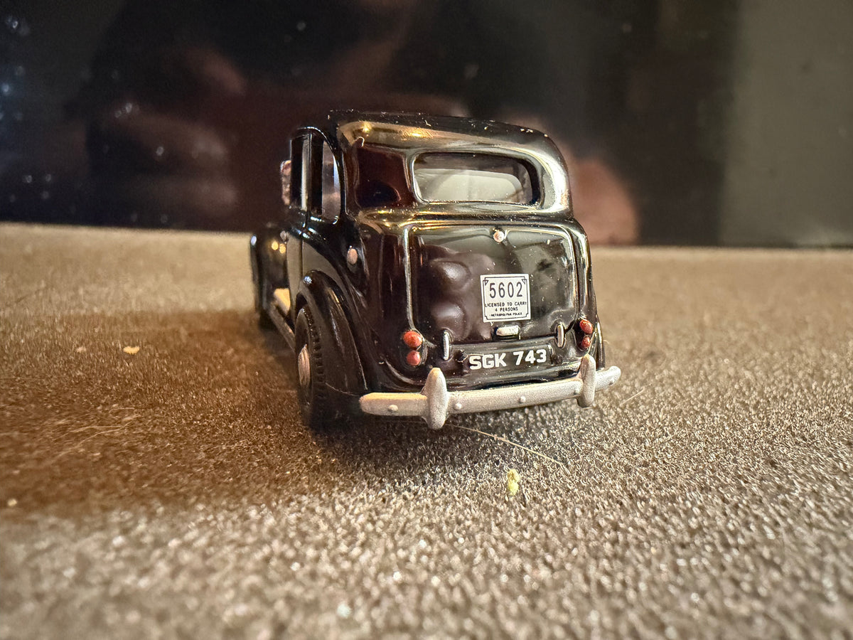 Classix EM76844 (1:76 / OO) Austin FX3, London Taxi No.5602 in Black 