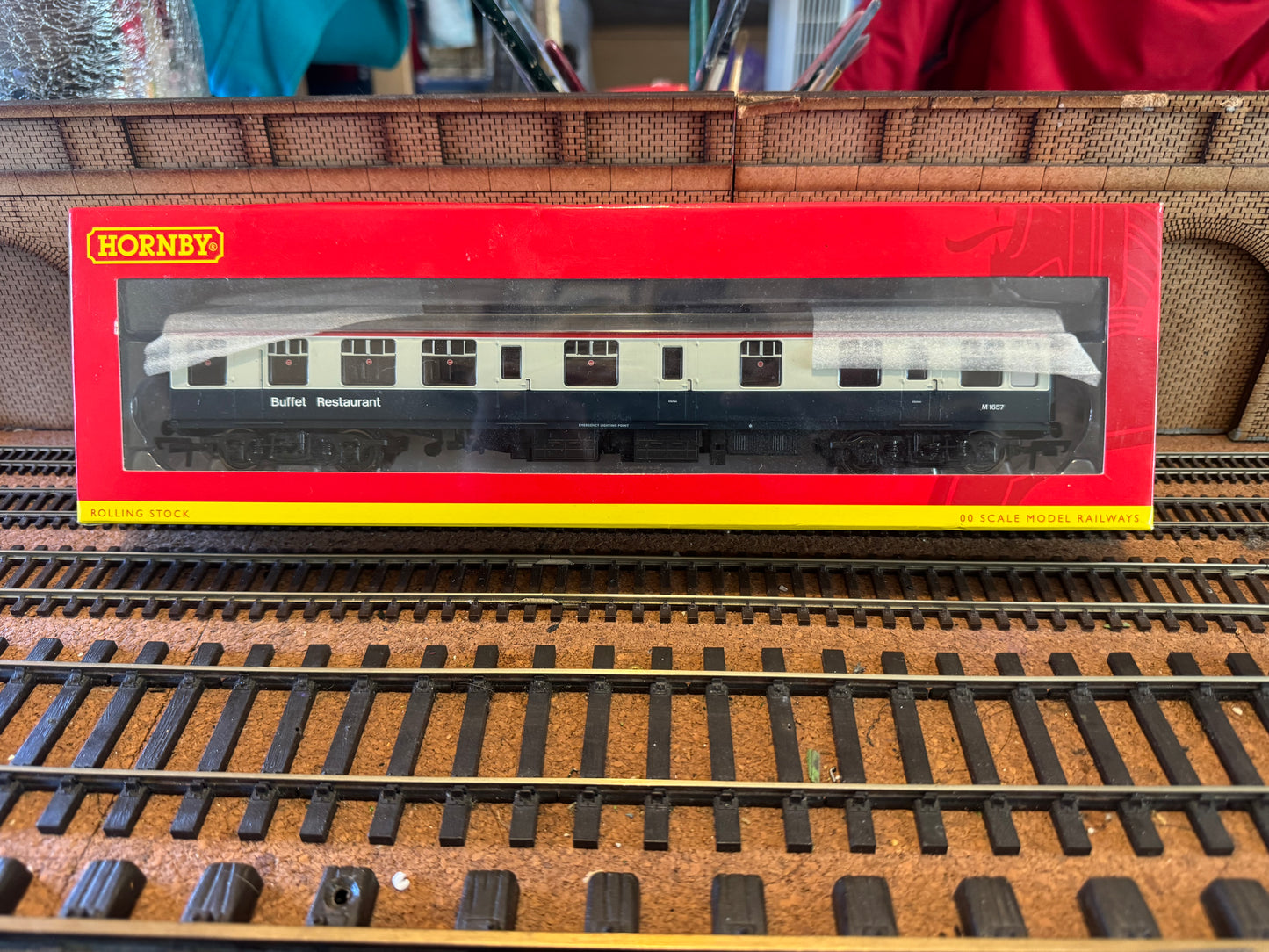 Hornby R4973A (OO) British Railways MK1 Restaurant Buffet Car No.M1657 in British Rail Blue Grey
