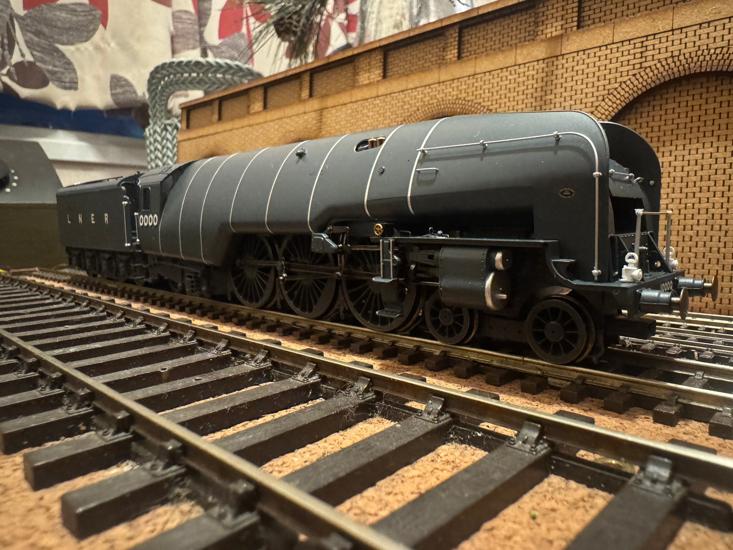 Hornby R3840 (OO) London North Eastern Railway W1 No.10000 ‘Hush Hush’ in LNER Experimental Dark Grey. DCC Ready 