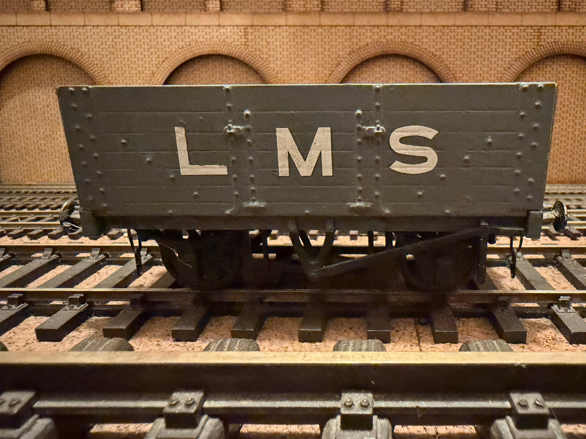 Slaters (O Gauge) London Midland & Scottish Railway, Seven Plank Wagon, in LMS Grey. 