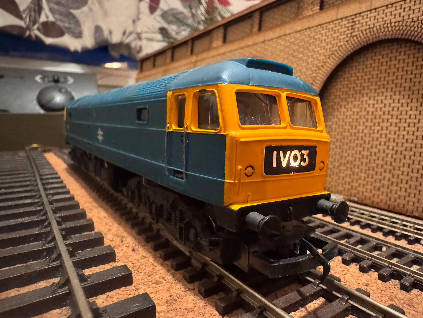Hornby R075 (OO) British Railways Class 47/4 No.47421 in British Rail Blue with Head Code Box. DCC Fitted 