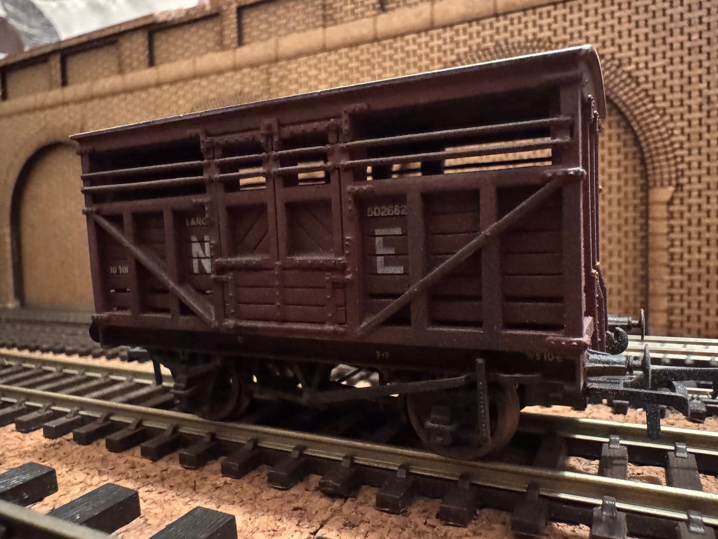 Bachmann 37-607A (OO) London North Eastern Railway 12T Cattle Wagon No.502682 in weathered NE Brown. 