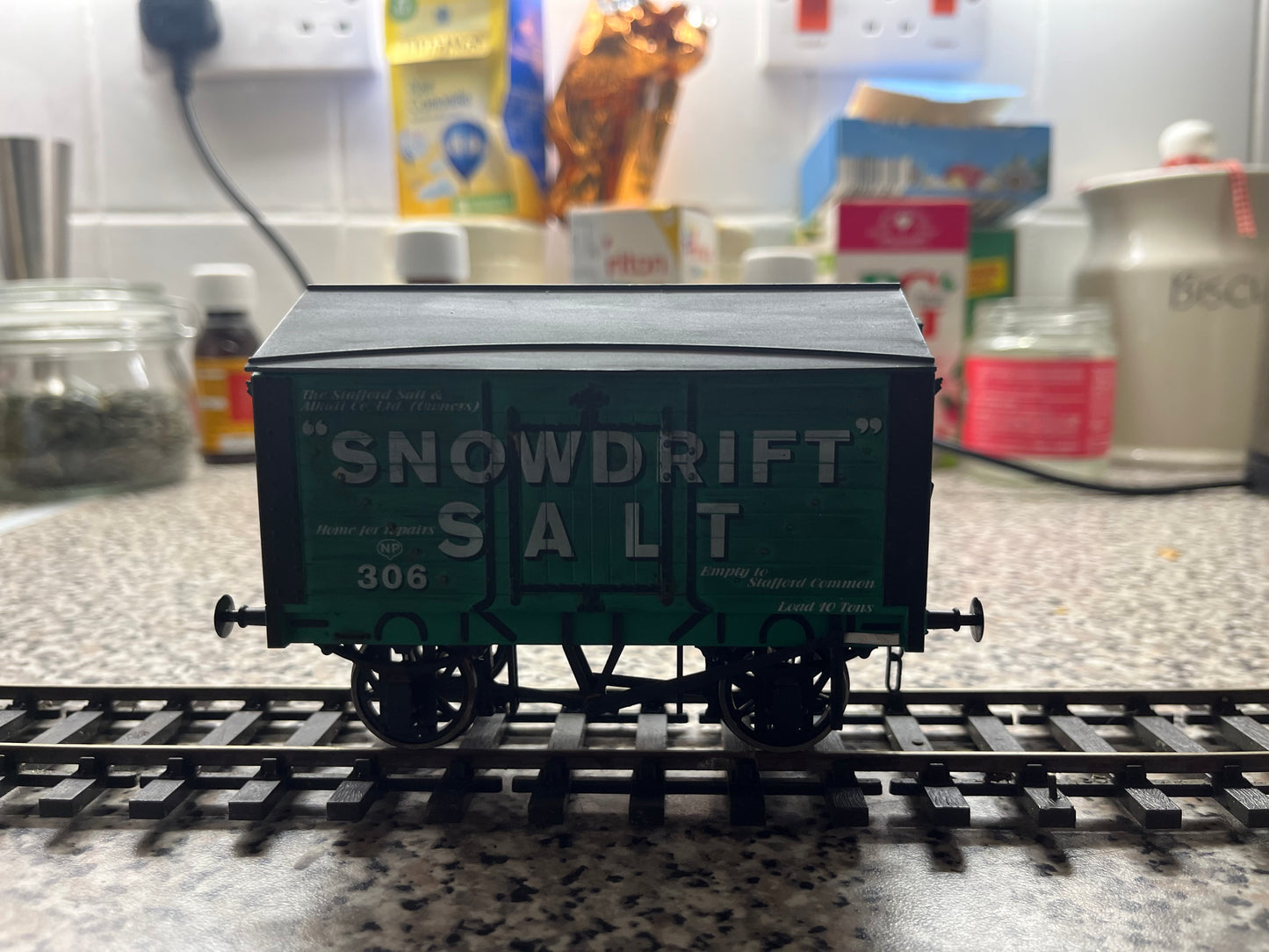 Dapol (O Gauge) Snowdrift Salt, Converted Roofed Private owner 8 plank wagon (lightly weathered)