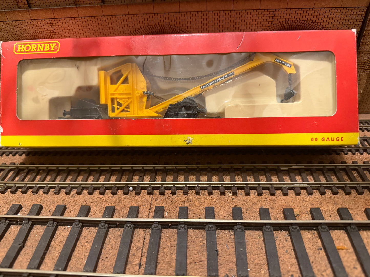 Hornby R6004 (OO) British Railways 10T Maintenance Crane No.101 in British Rail Departmental Yellow. 