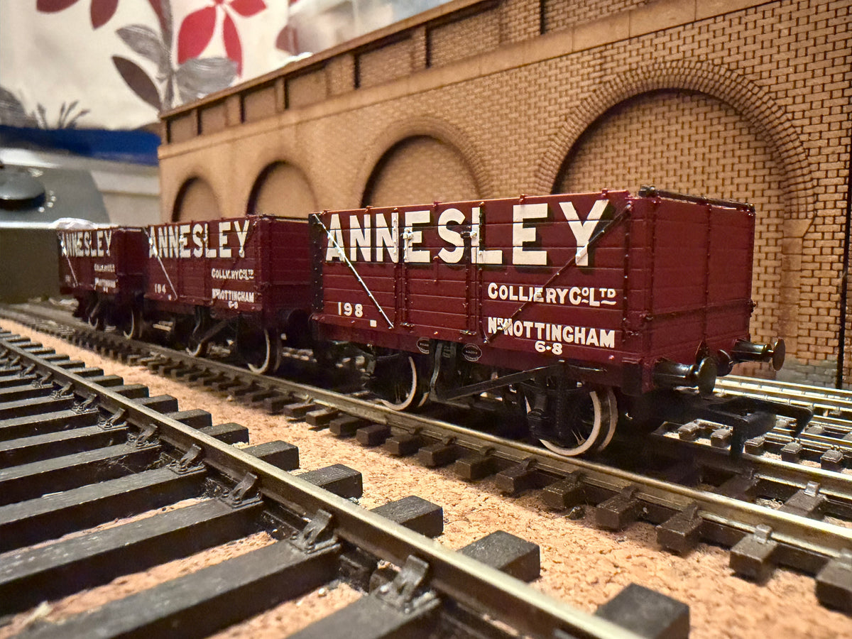 Bachmann 37-081X (OO) Annesley Colliery Company, Seven Plank Coal Wagon Triple Pack. Limited edition 