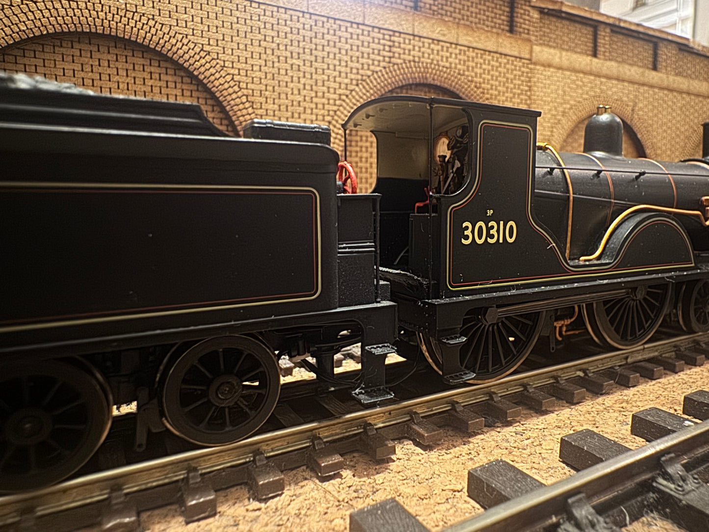Hornby R2713 (OO) Ex LSWR / SR Drummond T9 ‘Greyhound’ No.30310 in British Railways Lined Black. (Shed Code 71B, Bournemouth Depot) DCC Ready 