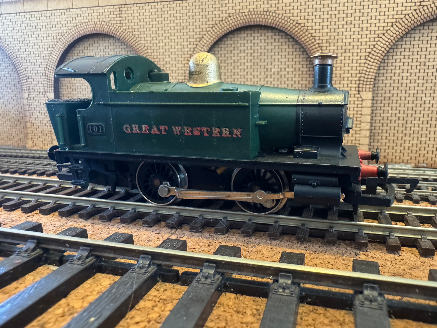 Hornby R.333 (OO) Great Western Railway. 101 Class. No.101 in 1906 - 1936 GWR unlined Brunswick Green.
