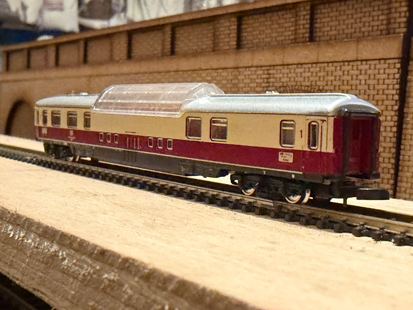 Marklin Mini Club 3738 (Z) Deutsche Bahn Tee First Class Top Deck observation car No.61 80 81-80 005-3 in DB Red and Cream.