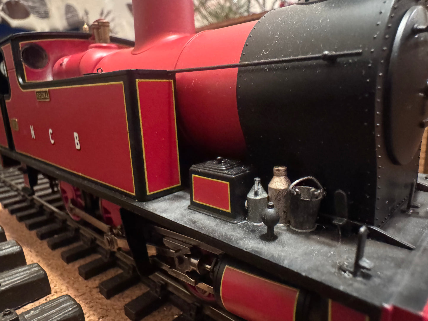 Minerva Model Railways 09531 (O Gauge) Kerr Stuart ‘Victory Class’ No.2 “Regina” in Light Weathered Lined Red with National Coal Board lettering. DCC Fitted 