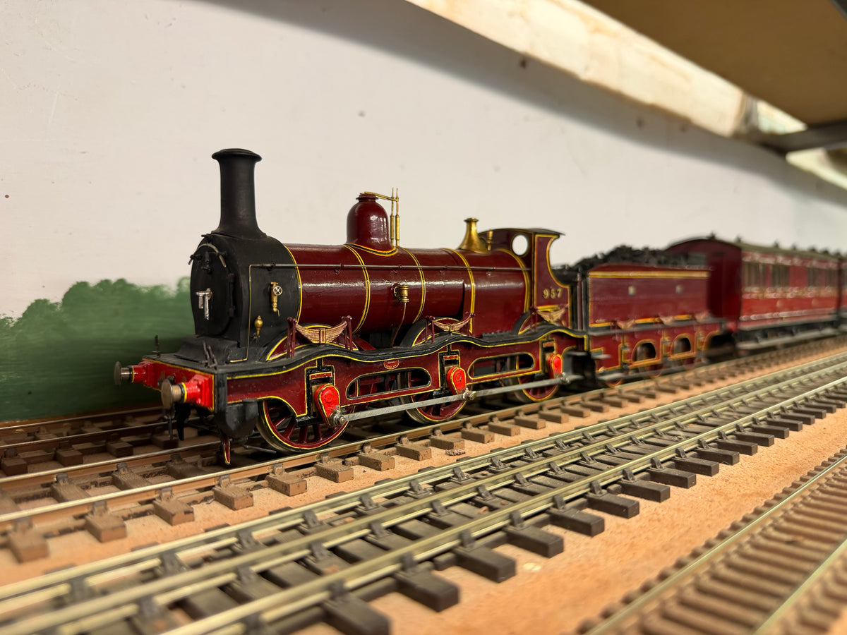 Slaters 7L007 (O gauge) Midland Railway ‘Kirtley’ Class 700 No.957 in Pre 1907 Lined Midland Railway Crimson Lake. 