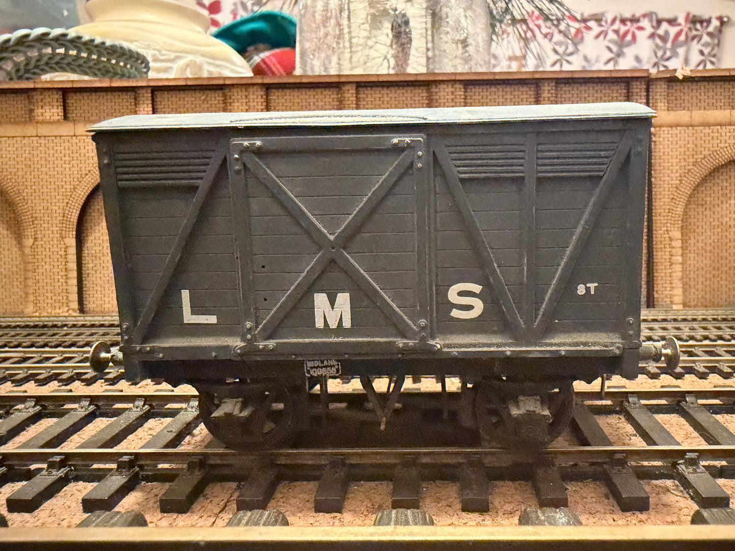 Slaters (O Gauge) Ex MR, 8T Van in London Midland & Scottish Railway Livery 