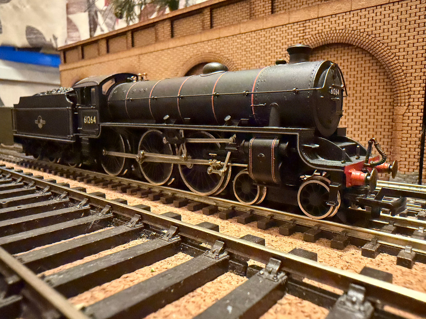 Replica Railways 11014A (OO) Ex LNER ‘Thompson’ B1 No.61264 in British Railways Lined Black 