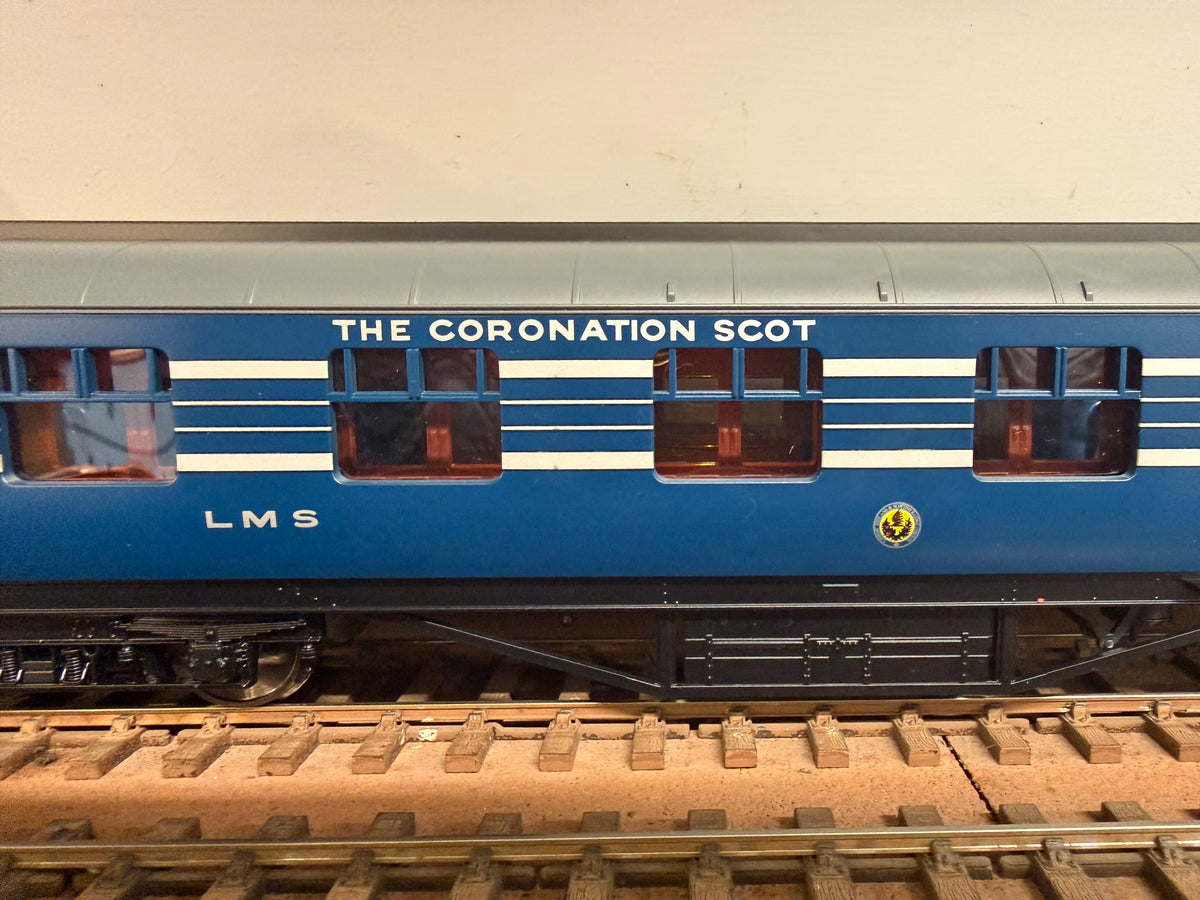 MTH 22-60056A (O Gauge) London Midland & Scottish Railway, ‘Stanier’ Corridor Brake First No.5053 in LMS Coronation Scot Livery 