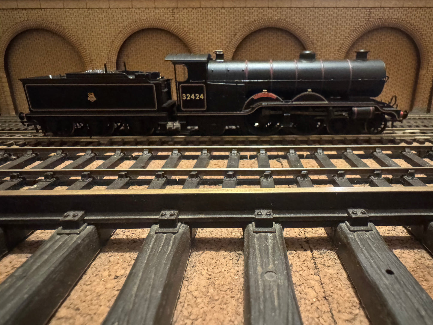 Bachmann 31-921 (OO) EX LBSC / SR H2, No.32424 “Beachy Head” in British Railways Lined Black. (Shed Code 75A, Brighton Depot) DCC Ready 