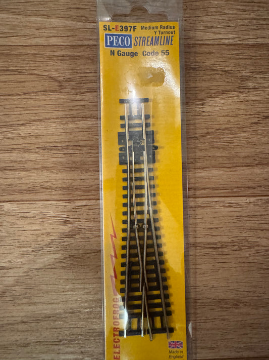 Peco Streamline SL-E397F (N Gauge) Code 55, Electrofrog Medium Radius Y Points. 