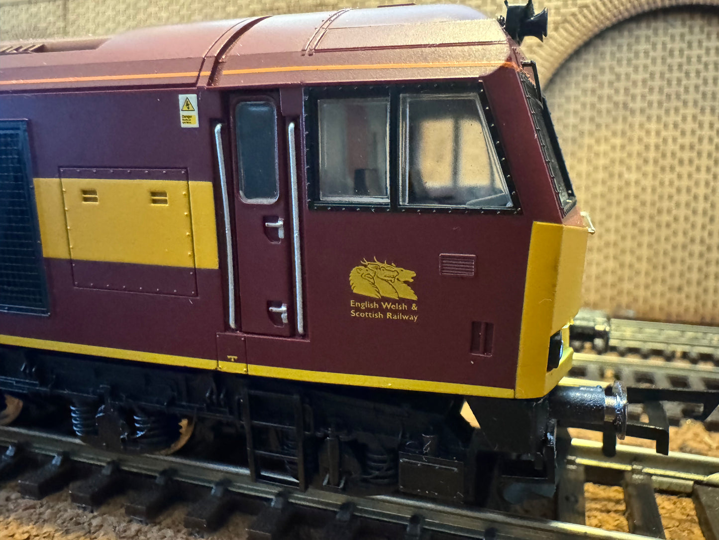 Hornby R2780XS (OO) Ex BR Class 60 No.60048 “Eastern” in EWS livery. DCC Sound Fitted 