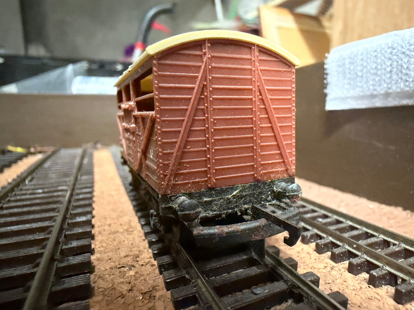 Tri-ang T.77 (TT) British Railways 8T Cattle Wagon No.B3778 in BR Bauxite 