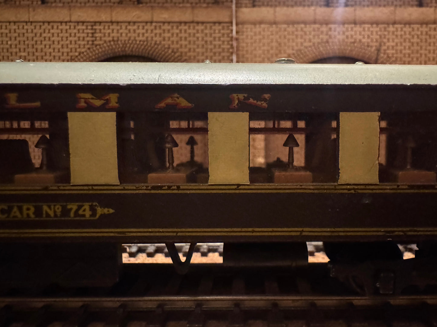 Hornby Dublo 4036 (OO) Pullman Class K, Second Class Parlour Car No.74. 