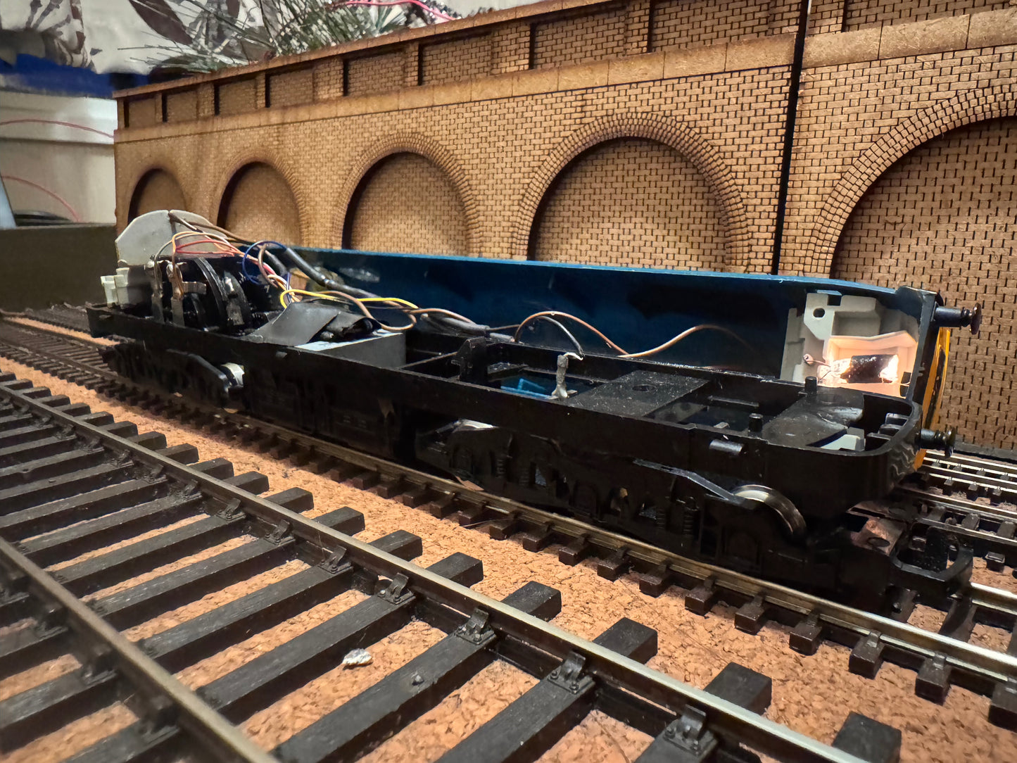 Hornby R075 (OO) British Railways Class 47/4 No.47421 in British Rail Blue with Head Code Box. DCC Fitted 