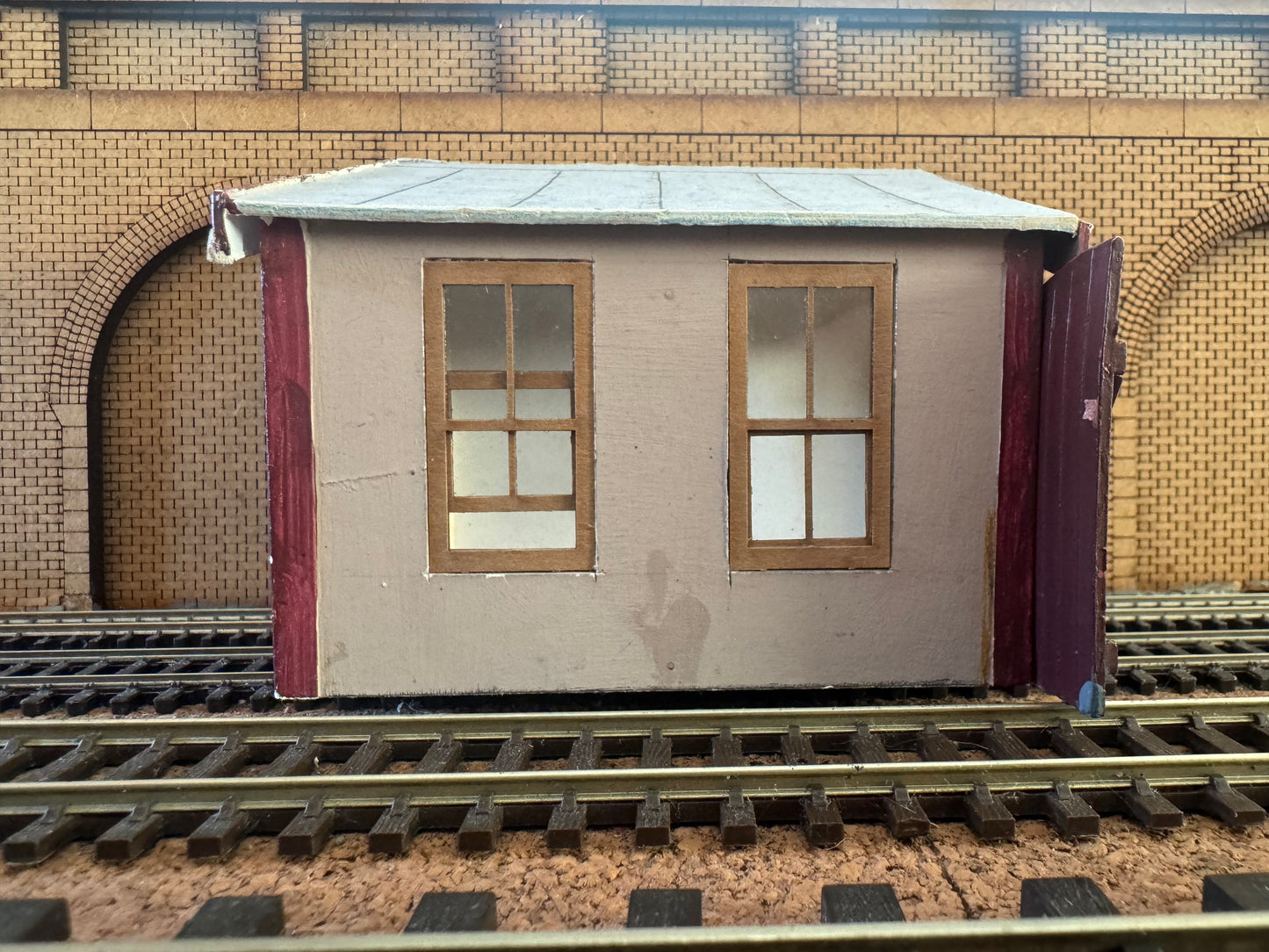 Manufacturer Unknown (OO9) Narrow gauge Lean-to loco shed