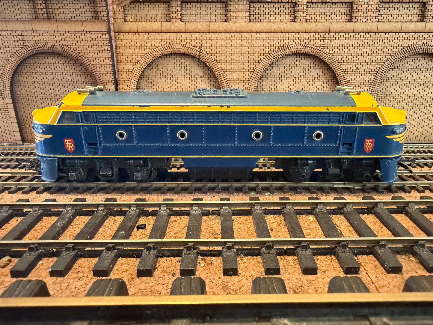 Tri-ang R250 (OO) Transcontinental Train Pack 