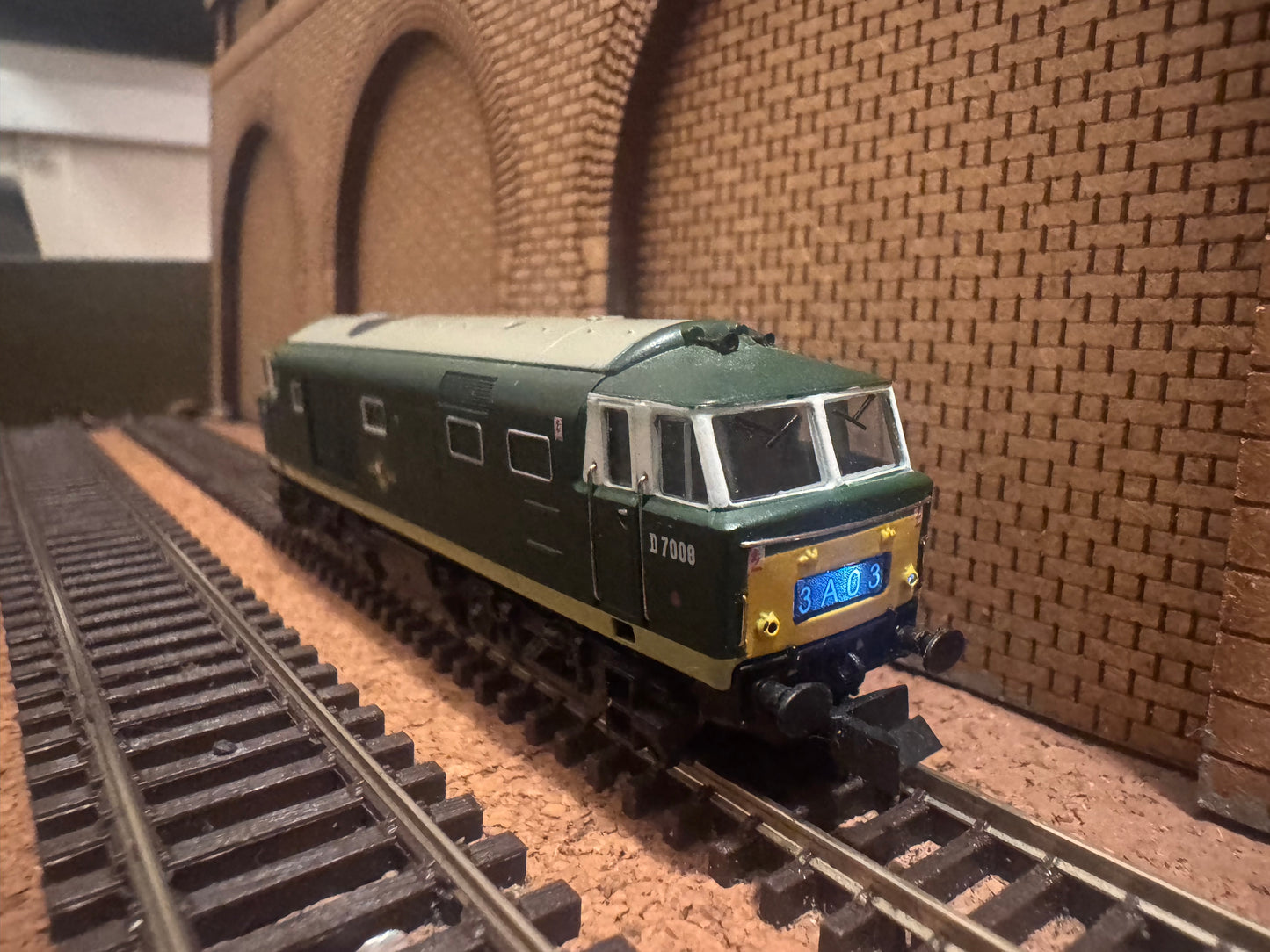 Dapol ND-084B (N-Gauge) British Railways, Bayer Peacock Type 3 ‘Hymek’ [Class 35] No.D7008 in BR Two Tone Green. DCC Ready.