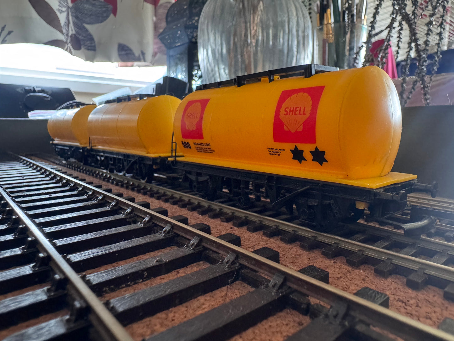 Hornby R132 (OO) Shell TTA Tank Bundle 