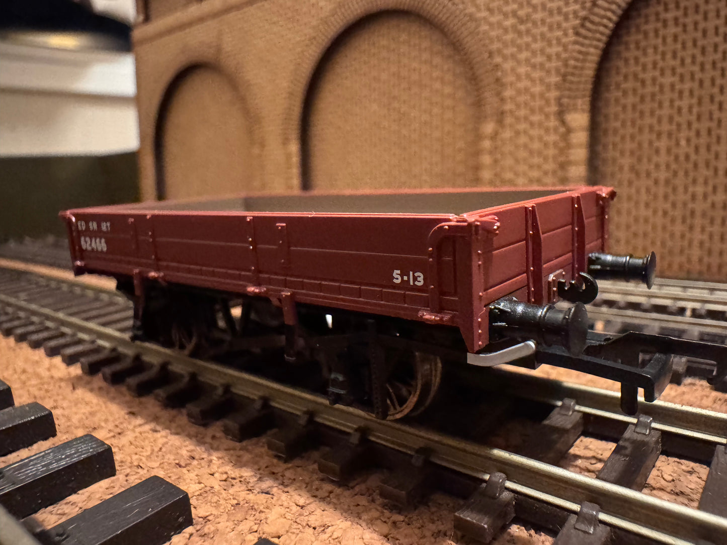 Rapido 928007 (OO) Ex SECR Two Plank Open Ballast Wagon No.62466 in Southern Railway post 1936 Red Oxide. 