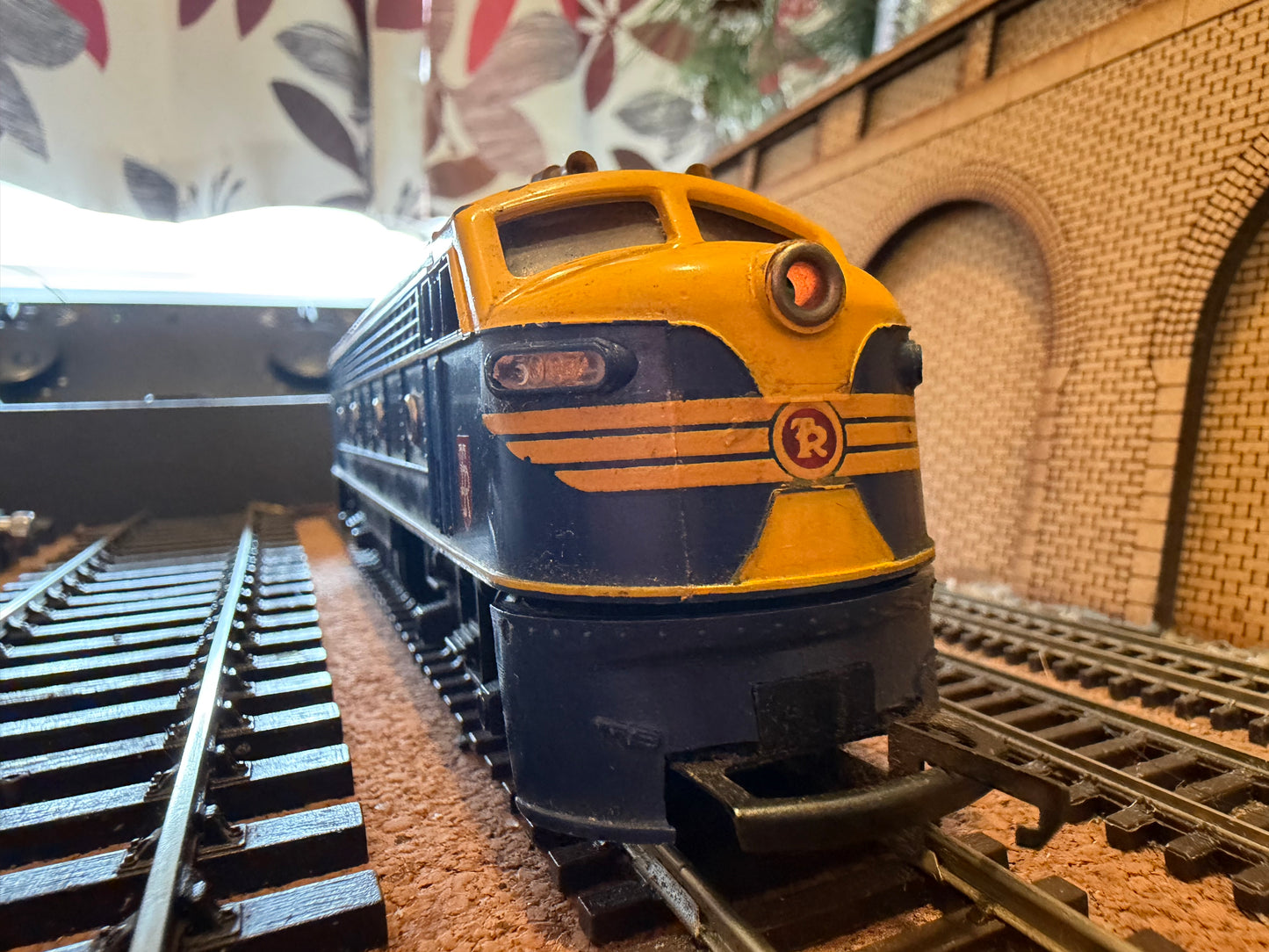 Tri-ang R250 (OO) Transcontinental Train Pack 