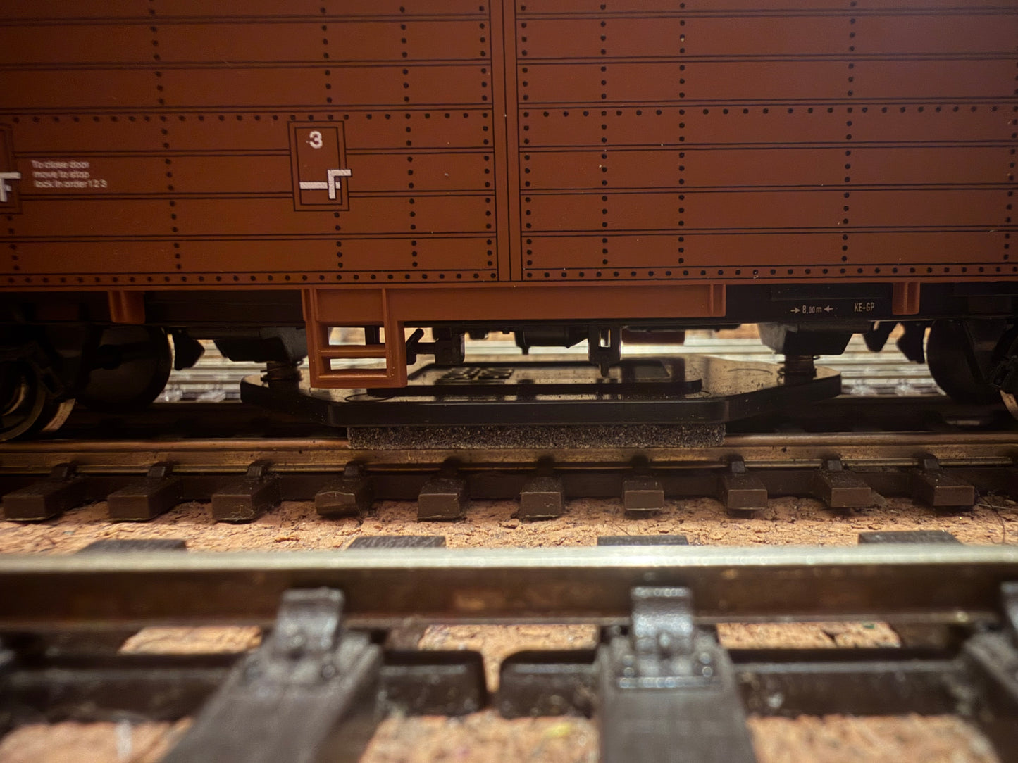 Gaugemaster / Piko 72208 (HO / OO) Track Cleaning Wagon. 