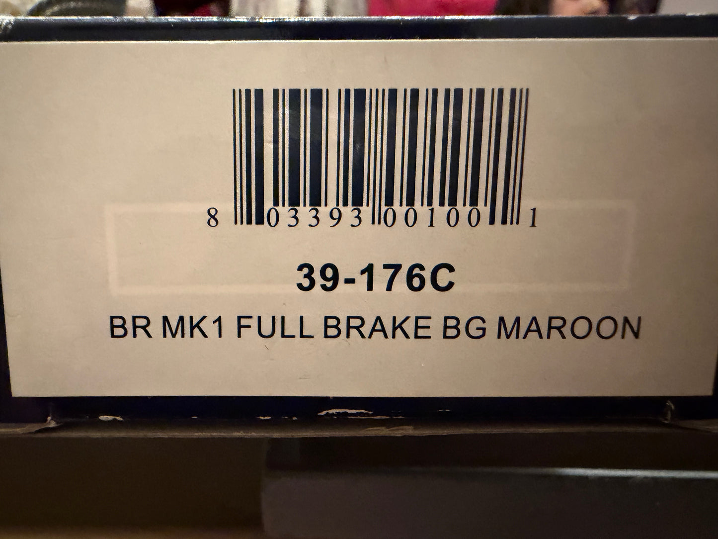 Bachmann 39-176C (OO) British Railways MK1, 57ft Full Brake No.W80708 in BR Maroon. 